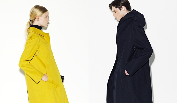 (좌) 노란색 매킨토시 코트를 입은 여자, (우) 남색 매킨토시 코트를 입은 남자