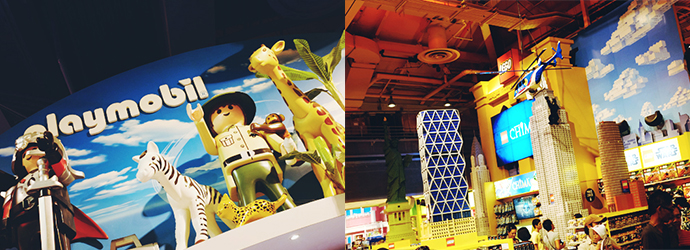 왼쪽 사진에는 커다란 레고 사람 모형과 동물 모형이 전시되어 있다. 오른쪽 사진 속에는 여러 뉴욕의 건물들이 뉴욕으로 재현되었다.