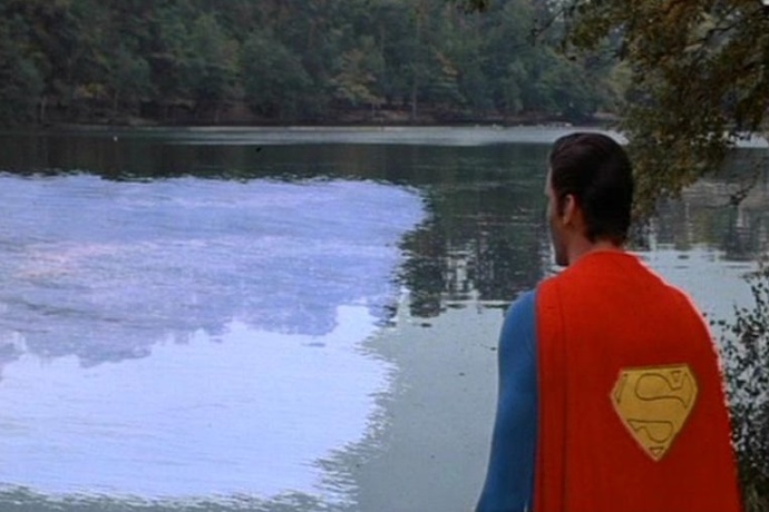 영화 슈퍼맨 속 슈퍼맨이 호수를 얼리는 장면
