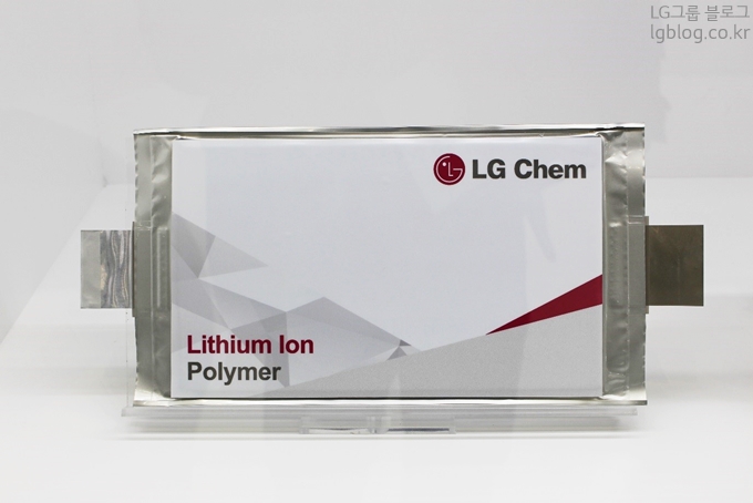 LG화학의 리튬이온 폴리머 배터리 모습