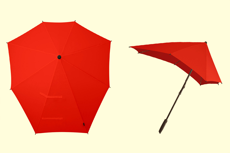 빨간 색 센즈우산이 펼쳐진 모습 
