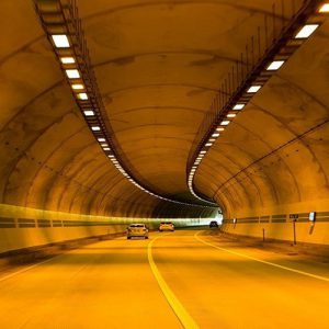 터널 조명이 주황색인 이유는?